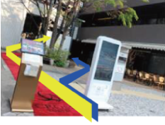 共有部分奥にある階段か右手奥にあるエレベーターをご利用下さい。